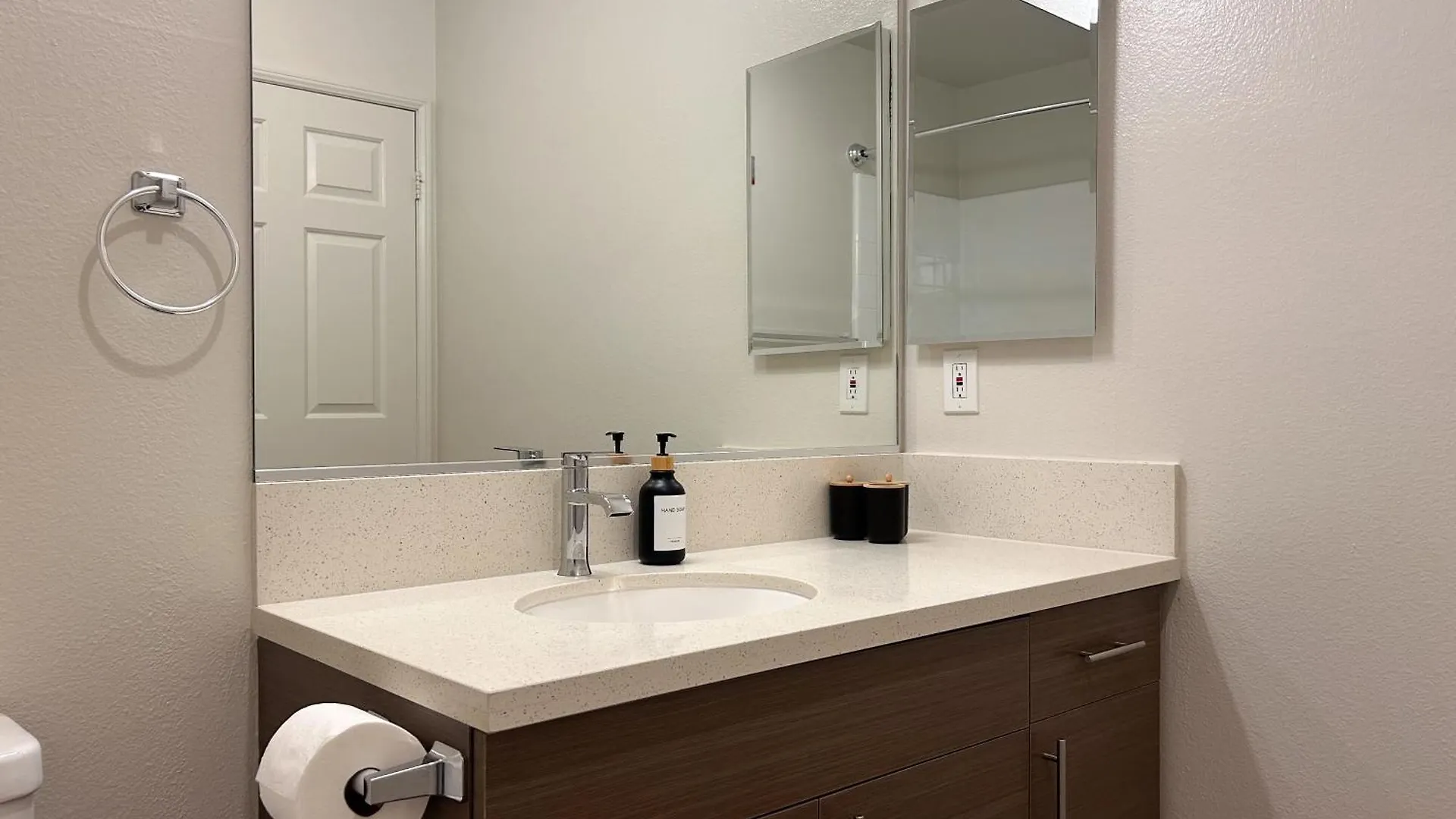 Lux 3Bd 2Ba Apt With Pool And Gym Near Venice Beach Los Angeles 0*,  United States